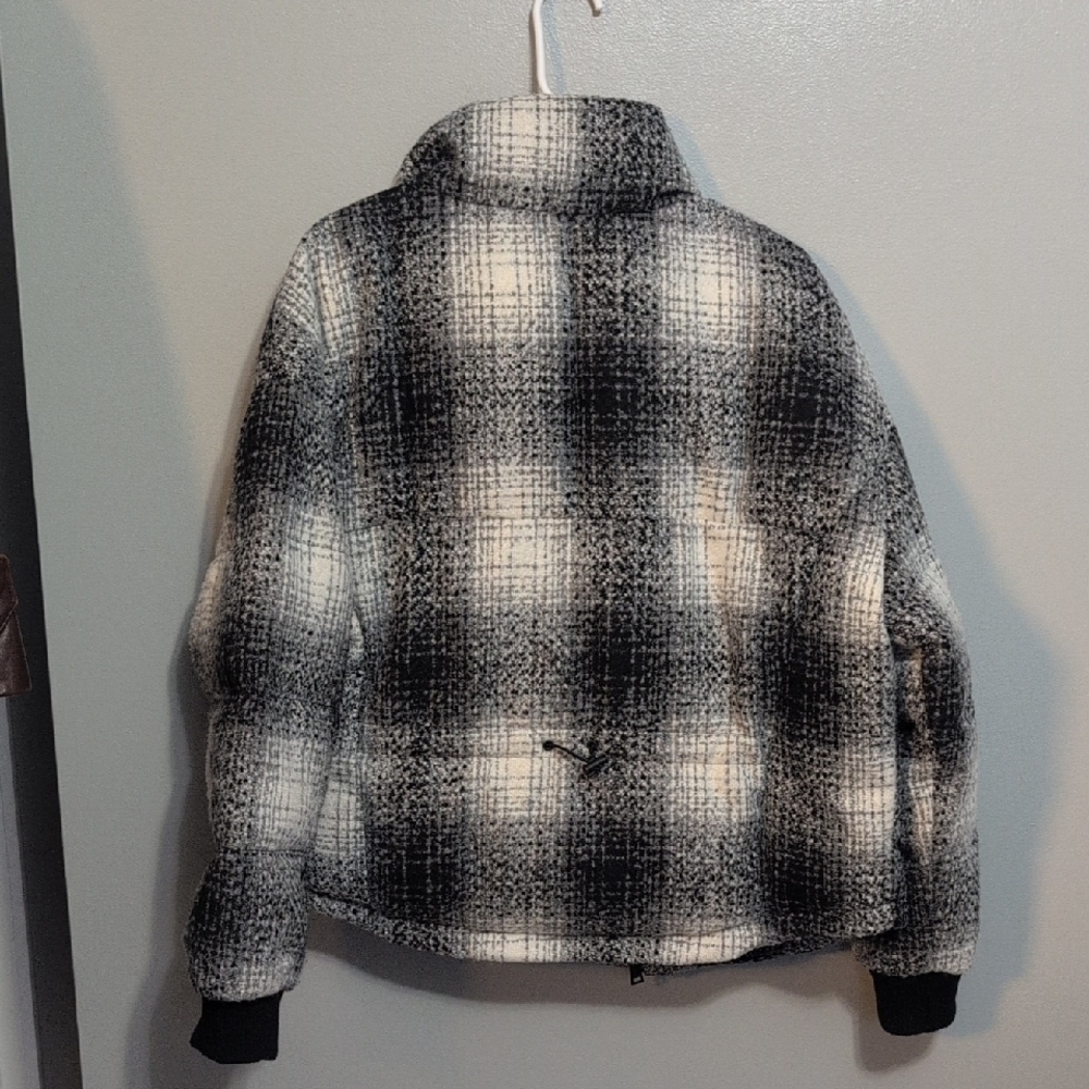 CLEARANCE!!! Women's Levi's Wool Puffer Jacket Size medium - Picture 10 of 13